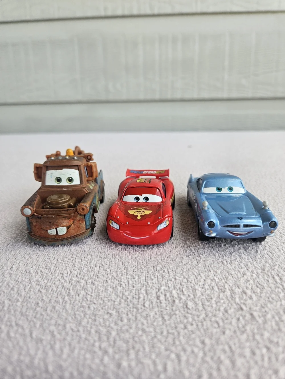 Disney Cars 2 Diecast 1:55 Lightning McQueen Mater Finn McMissile Light & Sound